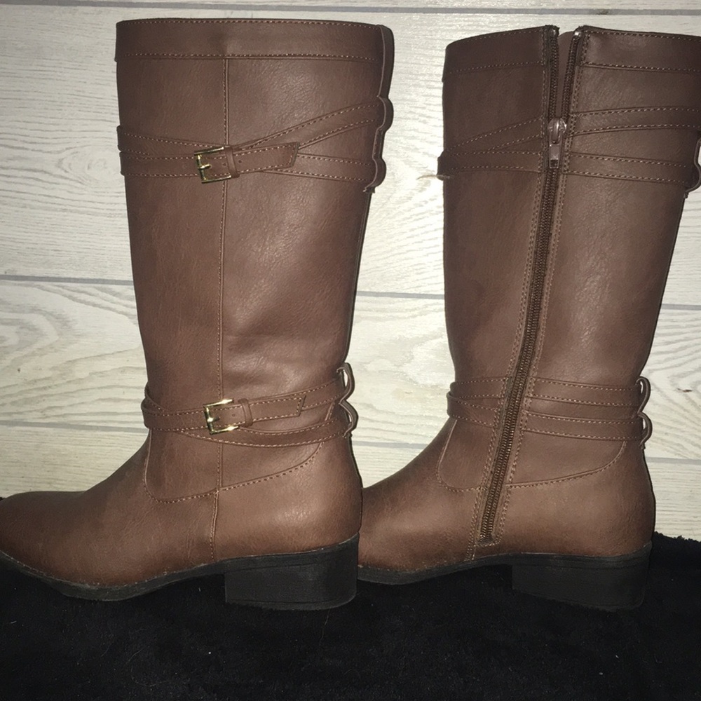 Brown boots Gold buckle